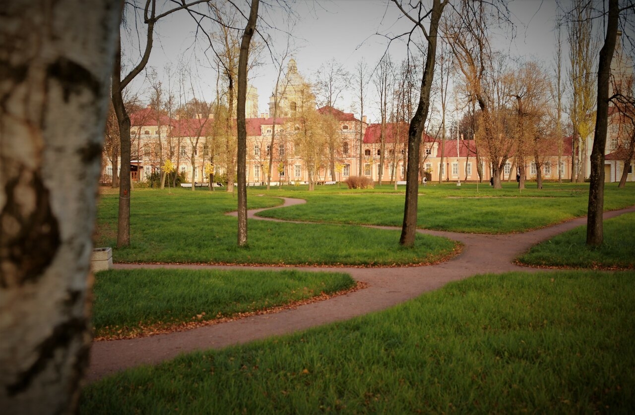 Александро-Невская Лавра в Санкт-Петербурге митрополичий сад