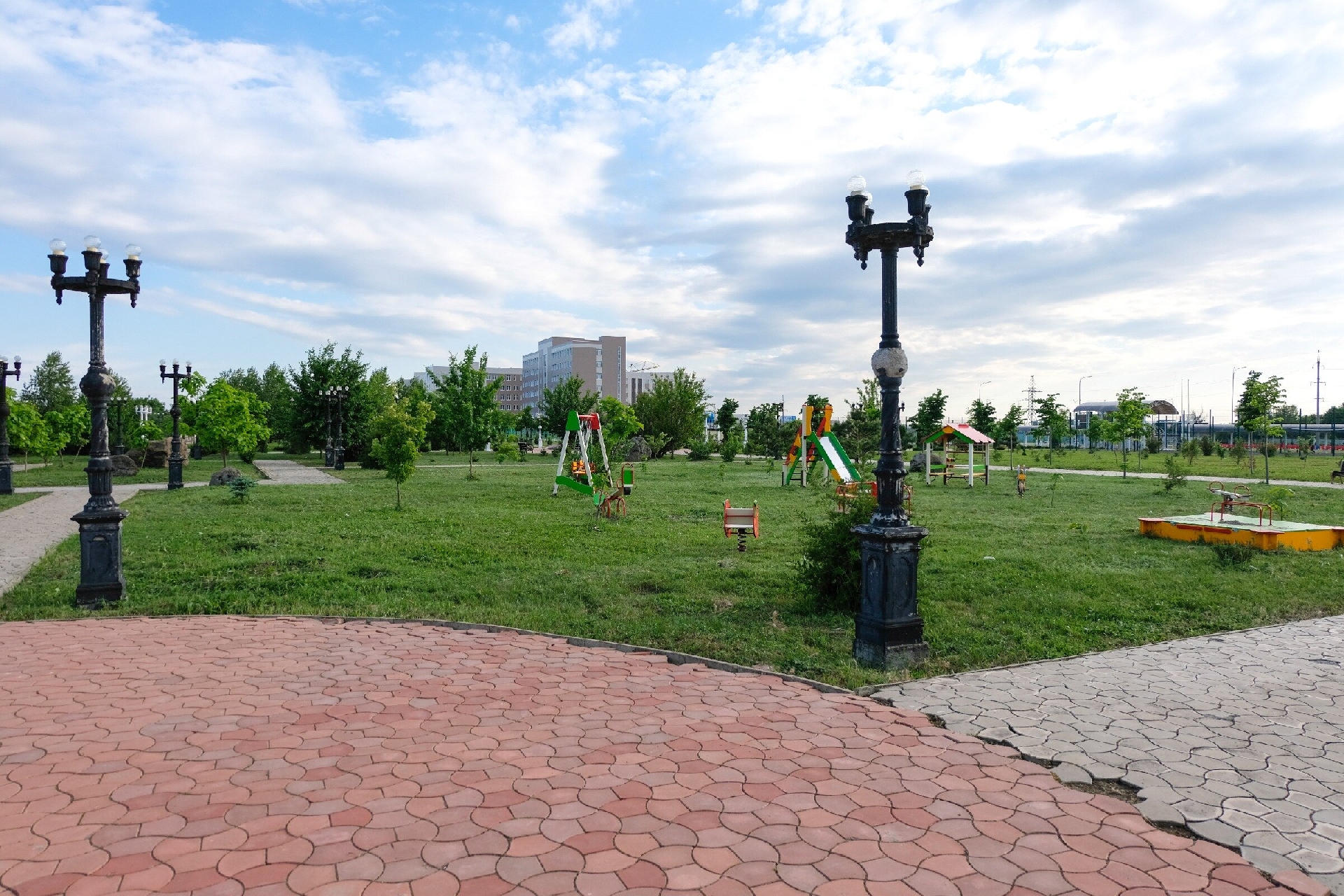 Фото 2: Парк им. 300-летия полиции России